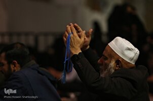 Suasana Makam suci Karimah Ahlulbayt (as) pada malam Haul Hazrat Az-Zahra (as)