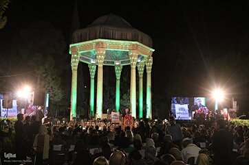 Fotos: Dia de Hafez 2025 em Shiraz
