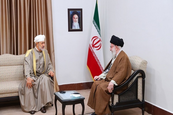 Верховный лидер Исламской революции: расширение отношений между Ираном и Оманом отвечает интересам обеих стран